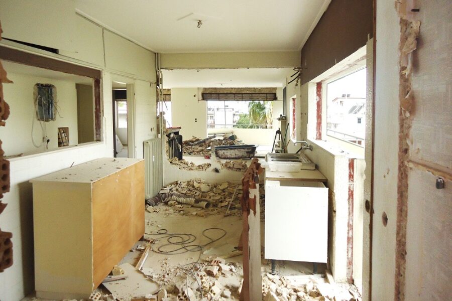 Αρχικό στάδιο ανακαίνισης σπιτιού