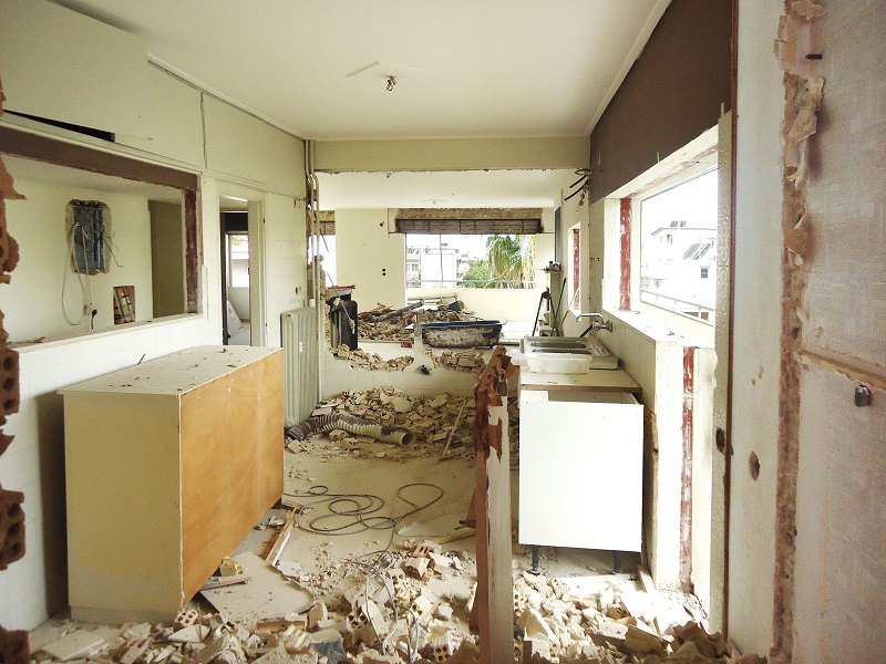 Αρχικό στάδιο ανακαίνισης σπιτιού